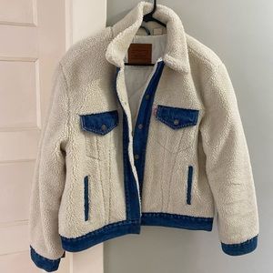 Levi’s women’s Sherpa jean jacket size M.